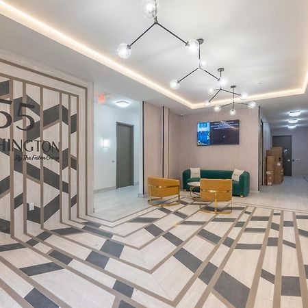 Spacious Airport Suite: Two-Bedroom Comfort with Laundry Orange Exterior photo