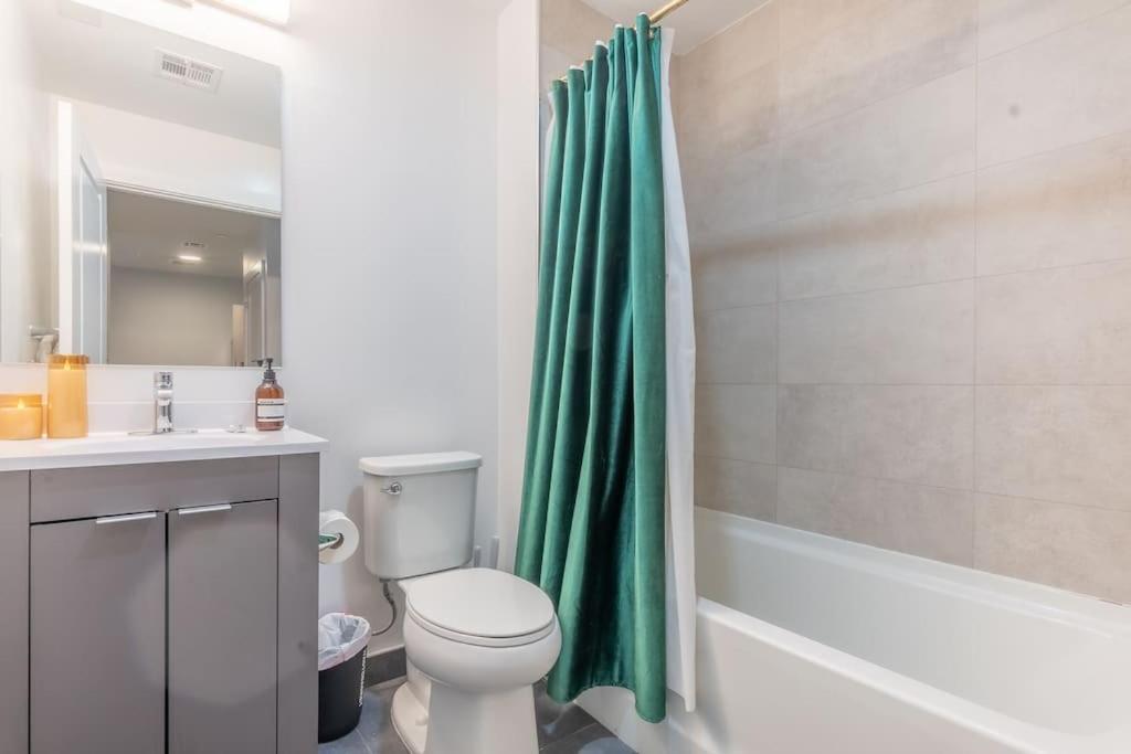 Spacious Airport Suite: Two-Bedroom Comfort with Laundry Orange Exterior photo