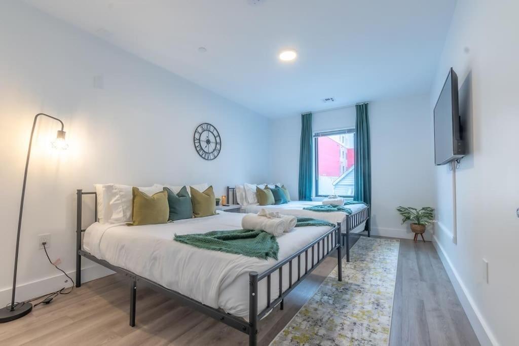 Spacious Airport Suite: Two-Bedroom Comfort with Laundry Orange Exterior photo