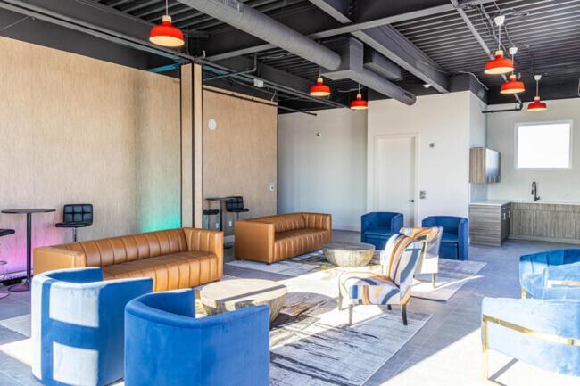 Spacious Airport Suite: Two-Bedroom Comfort with Laundry Orange Exterior photo